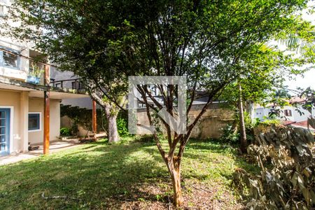 Casa de condomínio à venda com 340m², 3 quartos e 2 vagasQuintal