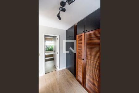 Casa de condomínio à venda com 340m², 3 quartos e 2 vagasCloset da Suíte master