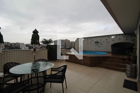 Apartamento à venda com 245m², 4 quartos e 3 vagas Apartamento à venda com 245m², 4 quartos e 3 vagasTerraço