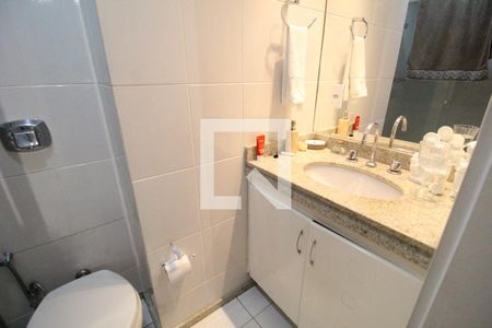 Apartamento à venda com 245m², 4 quartos e 3 vagas Apartamento à venda com 245m², 4 quartos e 3 vagasBanheiro da suíte 1