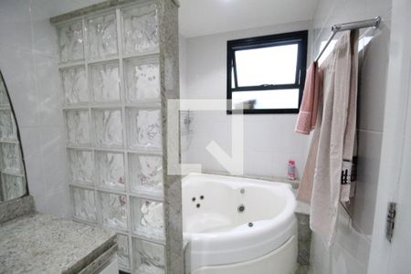 Apartamento à venda com 245m², 4 quartos e 3 vagas Apartamento à venda com 245m², 4 quartos e 3 vagasBanheiro da suíte 3