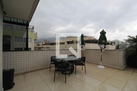 Apartamento à venda com 245m², 4 quartos e 3 vagas Apartamento à venda com 245m², 4 quartos e 3 vagasTerraço