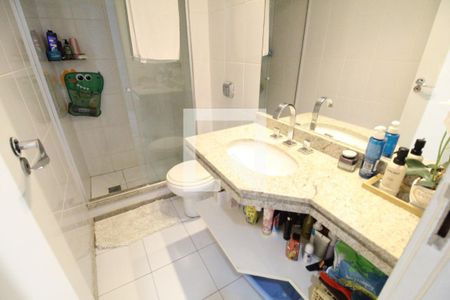 Apartamento à venda com 245m², 4 quartos e 3 vagas Apartamento à venda com 245m², 4 quartos e 3 vagasBanheiro social