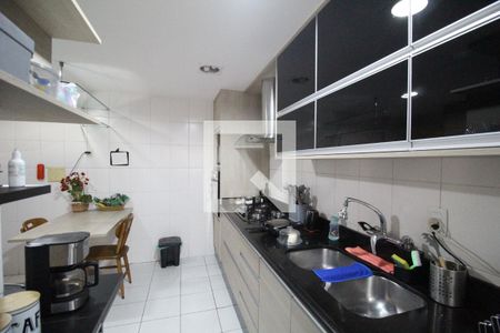 Apartamento à venda com 245m², 4 quartos e 3 vagas Apartamento à venda com 245m², 4 quartos e 3 vagasCozinha