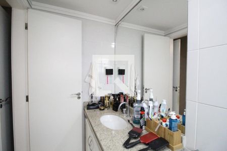 Apartamento à venda com 245m², 4 quartos e 3 vagas Apartamento à venda com 245m², 4 quartos e 3 vagasBanheiro da suíte 2