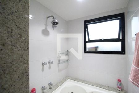 Apartamento à venda com 245m², 4 quartos e 3 vagas Apartamento à venda com 245m², 4 quartos e 3 vagasBanheiro da suíte 3