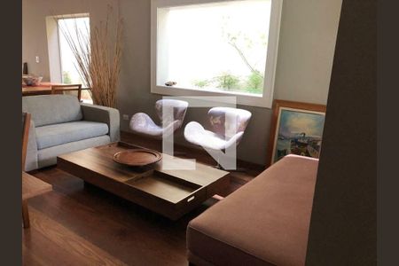 Casa à venda com 4 quartos, 210m² em Jardim Novo Mundo, São Paulo