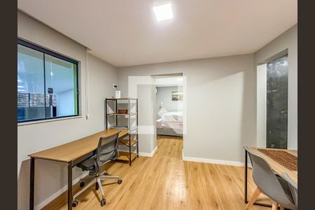 Casa à venda com 363m², 3 quartos e 2 vagasEscritório