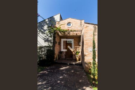 Casa de condomínio à venda com 800m², 4 quartos e 10 vagas Casa de condomínio à venda com 800m², 4 quartos e 10 vagasEntrada