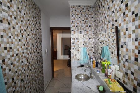 Casa à venda com 320m², 5 quartos e 8 vagasBanheiro da Suíte 1