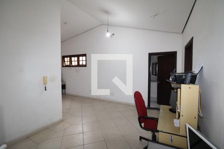 Casa à venda com 320m², 5 quartos e 8 vagasCorredor