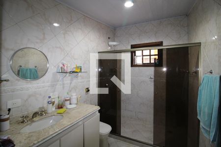 Casa à venda com 320m², 5 quartos e 8 vagasBanheiro da Suíte 3