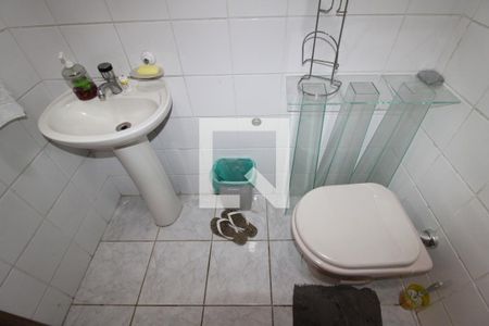 Casa à venda com 320m², 5 quartos e 8 vagasBanheiro de Serviço