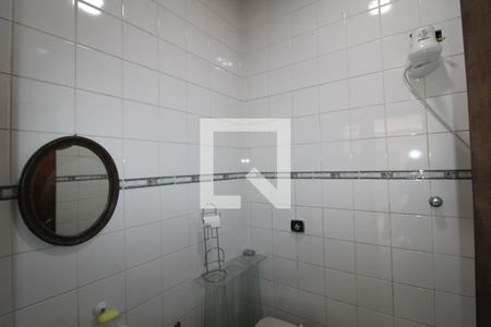 Casa à venda com 320m², 5 quartos e 8 vagasBanheiro de Serviço