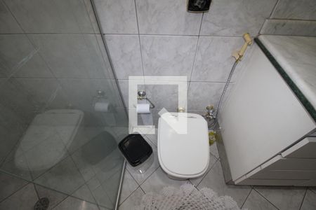 Casa à venda com 320m², 5 quartos e 8 vagasBanheiro da Suíte 2