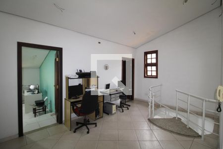 Casa à venda com 320m², 5 quartos e 8 vagasCorredor