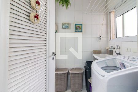 Apartamento à venda com 83m², 2 quartos e 1 vaga Apartamento à venda com 83m², 2 quartos e 1 vagaCozinha e Área de Serviço