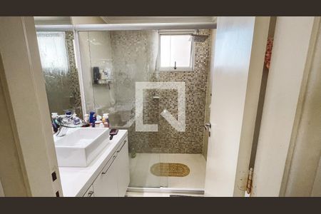 Apartamento à venda com 123m², 4 quartos e 2 vagas Apartamento à venda com 123m², 4 quartos e 2 vagasBanheiro da Suíte