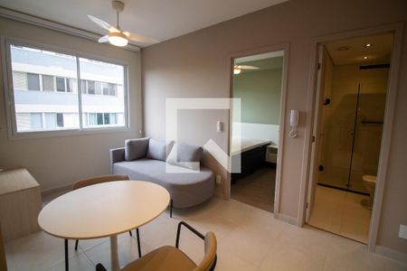 Sala de apartamento para alugar com 2 quartos, 34m² em Santo Amaro, São Paulo