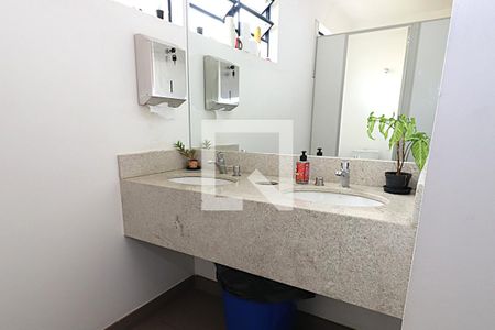 Lavabo de casa à venda com 3 quartos, 300m² em Boa Vista, Porto Alegre