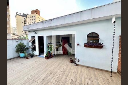Casa à venda com 220m², 4 quartos e 5 vagas Casa à venda com 220m², 4 quartos e 5 vagasQuintal
