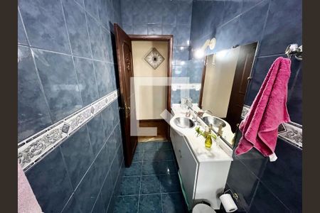 Casa à venda com 220m², 4 quartos e 5 vagas Casa à venda com 220m², 4 quartos e 5 vagasBanheiro