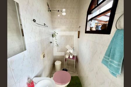 Casa à venda com 220m², 4 quartos e 5 vagas Casa à venda com 220m², 4 quartos e 5 vagasBanheiro de serviço