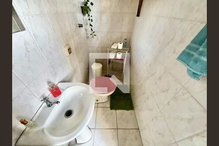 Casa à venda com 220m², 4 quartos e 5 vagas Casa à venda com 220m², 4 quartos e 5 vagasBanheiro de serviço