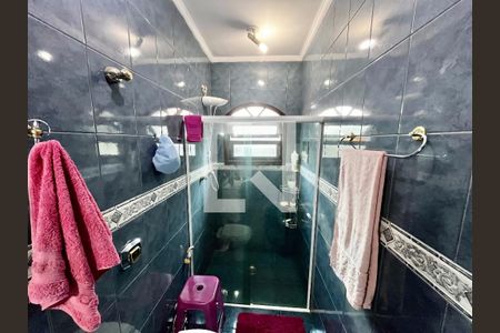 Casa à venda com 220m², 4 quartos e 5 vagas Casa à venda com 220m², 4 quartos e 5 vagasBanheiro