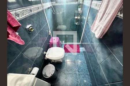 Casa à venda com 220m², 4 quartos e 5 vagas Casa à venda com 220m², 4 quartos e 5 vagasBanheiro