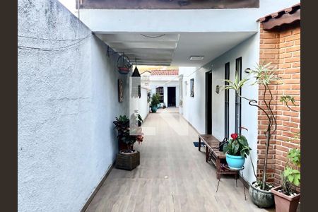 Casa à venda com 220m², 4 quartos e 5 vagas Casa à venda com 220m², 4 quartos e 5 vagasGaragem