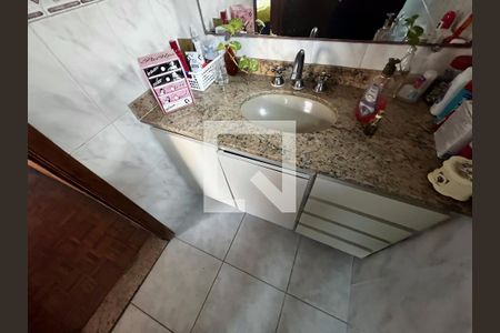 Casa à venda com 220m², 4 quartos e 5 vagas Casa à venda com 220m², 4 quartos e 5 vagasBanheiro da Suíte