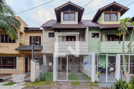 Casa à venda com 204m², 3 quartos e 2 vagas Casa à venda com 204m², 3 quartos e 2 vagasFachada