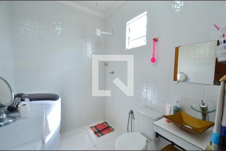 Casa à venda com 109m², 5 quartos e sem vaga Casa à venda com 109m², 5 quartos e sem vagaBanheiro social - Casa2