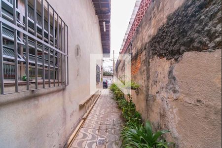 Casa à venda com 180m², 3 quartos e 4 vagas Casa à venda com 180m², 3 quartos e 4 vagasCorredor