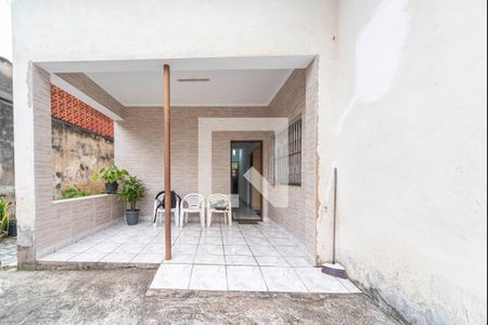 Casa à venda com 180m², 3 quartos e 4 vagas Casa à venda com 180m², 3 quartos e 4 vagasGaragem