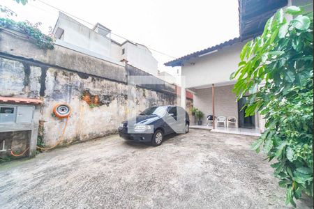 Casa à venda com 180m², 3 quartos e 4 vagas Casa à venda com 180m², 3 quartos e 4 vagasGaragem