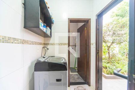 Casa à venda com 180m², 3 quartos e 4 vagas Casa à venda com 180m², 3 quartos e 4 vagasÁrea de Serviço casa 2