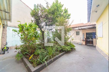 Casa à venda com 180m², 3 quartos e 4 vagas Casa à venda com 180m², 3 quartos e 4 vagasQuintal e Jardim