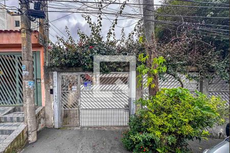 Casa à venda com 180m², 3 quartos e 4 vagas Casa à venda com 180m², 3 quartos e 4 vagasFachada