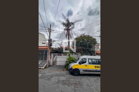 Casa à venda com 180m², 3 quartos e 4 vagas Casa à venda com 180m², 3 quartos e 4 vagasFachada