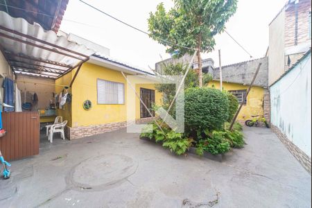 Casa à venda com 180m², 3 quartos e 4 vagas Casa à venda com 180m², 3 quartos e 4 vagasQuintal e Jardim