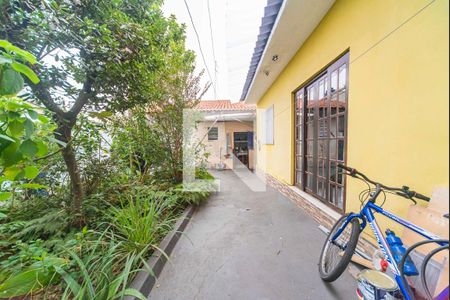 Casa à venda com 180m², 3 quartos e 4 vagas Casa à venda com 180m², 3 quartos e 4 vagasQuintal e Jardim