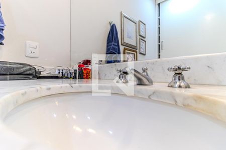 Apartamento à venda com 323m², 3 quartos e 2 vagas Apartamento à venda com 323m², 3 quartos e 2 vagasBanheiro da Suíte