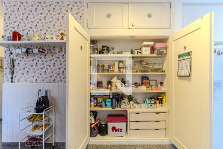 Apartamento à venda com 323m², 3 quartos e 2 vagas Apartamento à venda com 323m², 3 quartos e 2 vagasDespensa