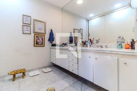 Apartamento à venda com 323m², 3 quartos e 2 vagas Apartamento à venda com 323m², 3 quartos e 2 vagasBanheiro da Suíte