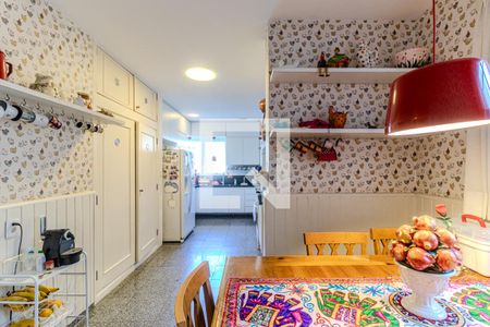 Apartamento à venda com 323m², 3 quartos e 2 vagas Apartamento à venda com 323m², 3 quartos e 2 vagasCozinha