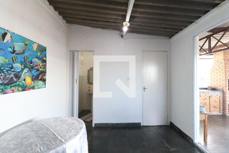 Casa à venda com 236m², 3 quartos e 3 vagasSuíte