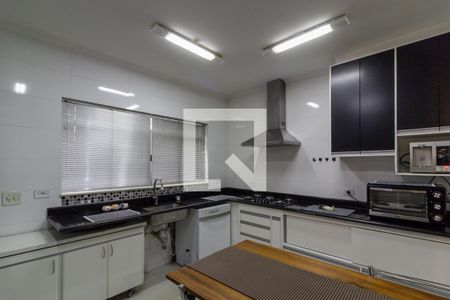 Casa à venda com 240m², 4 quartos e 1 vaga Casa à venda com 240m², 4 quartos e 1 vagaCozinha