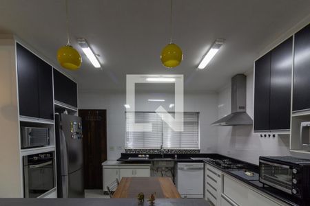 Casa à venda com 240m², 4 quartos e 1 vaga Casa à venda com 240m², 4 quartos e 1 vagaCozinha